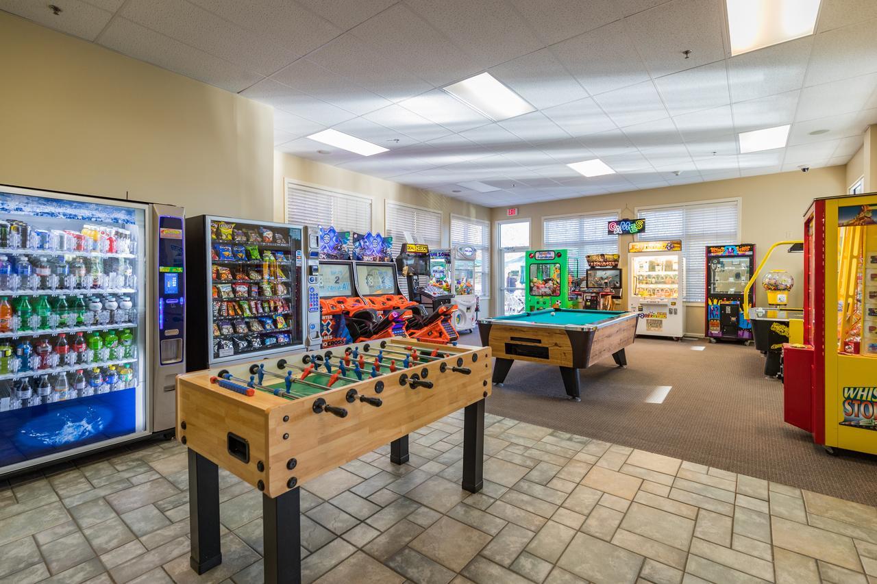 Vacation Village In The Berkshires Hancock Exterior foto The game room at the station