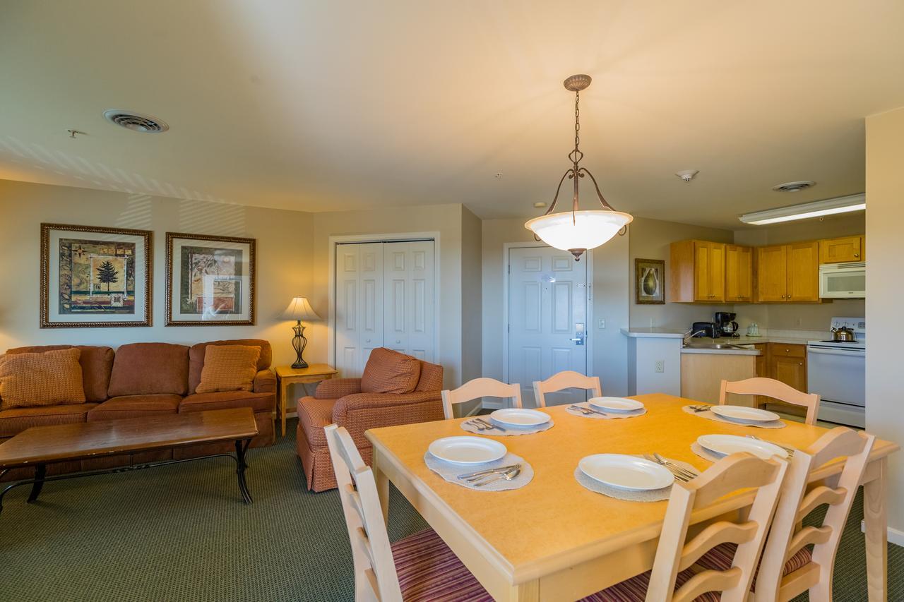 Vacation Village In The Berkshires Hancock Exterior foto A typical living room and kitchen in a two-bedroom villa at Disney's Old Faithful Inn